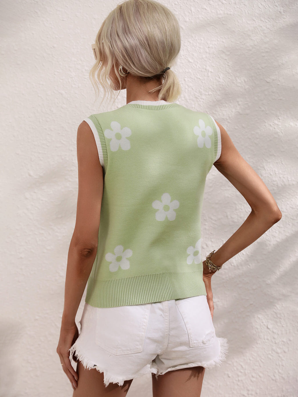 Floral Contrast Ribbed Trim Sweater Vest - Siennasass