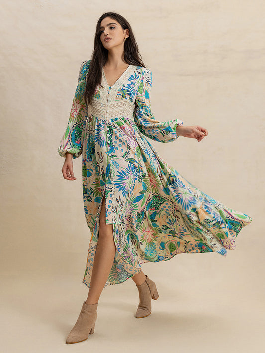 Bedrucktes Langarm-Midikleid mit Schlitz und V-Ausschnitt