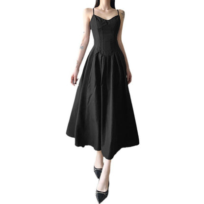 Schlankmachendes, rückenfreies Unterkleid mit V-Ausschnitt und Schlitz in der Taille