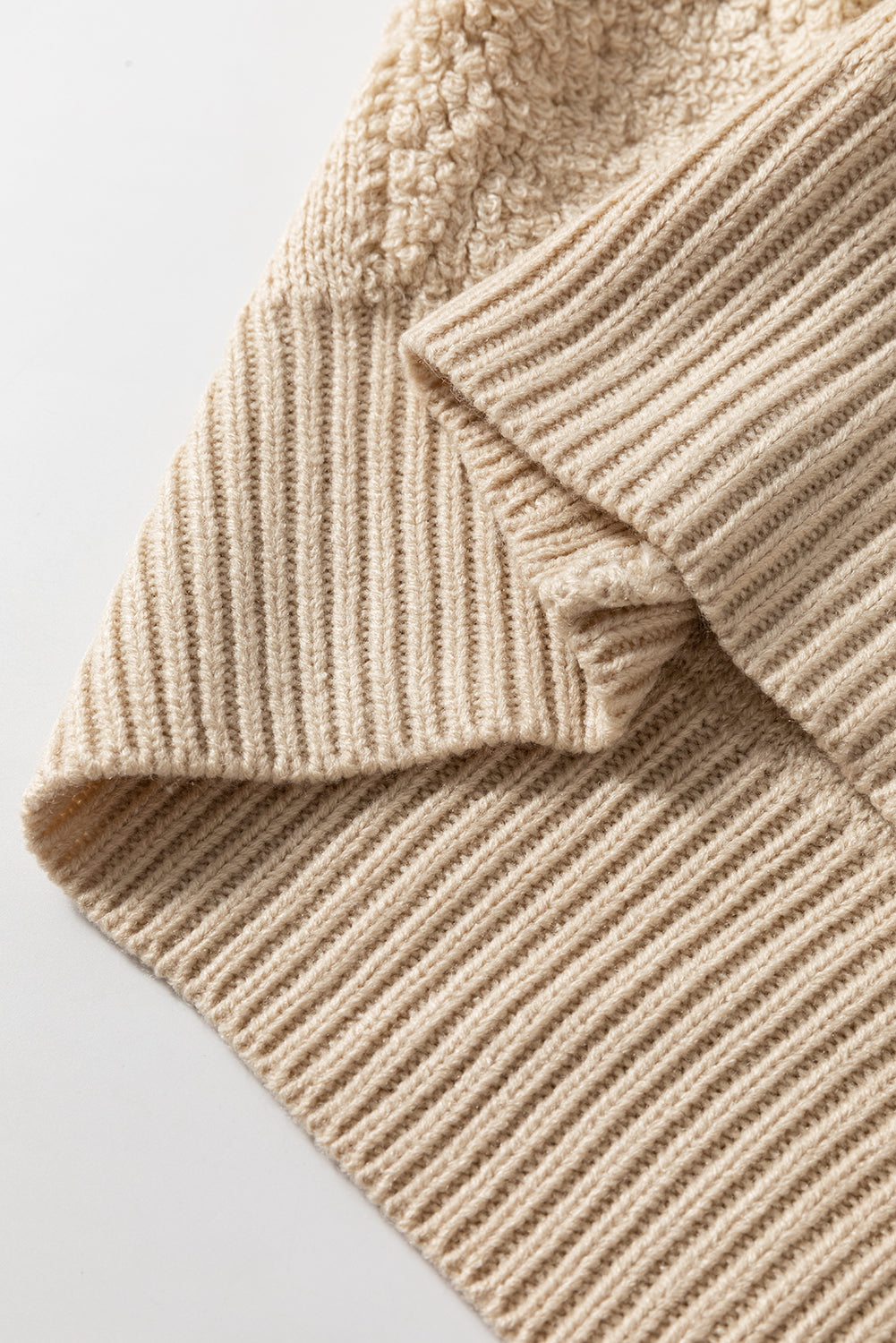 Karierter Pullover mit Rundhalsausschnitt und überschnittenen Schultern