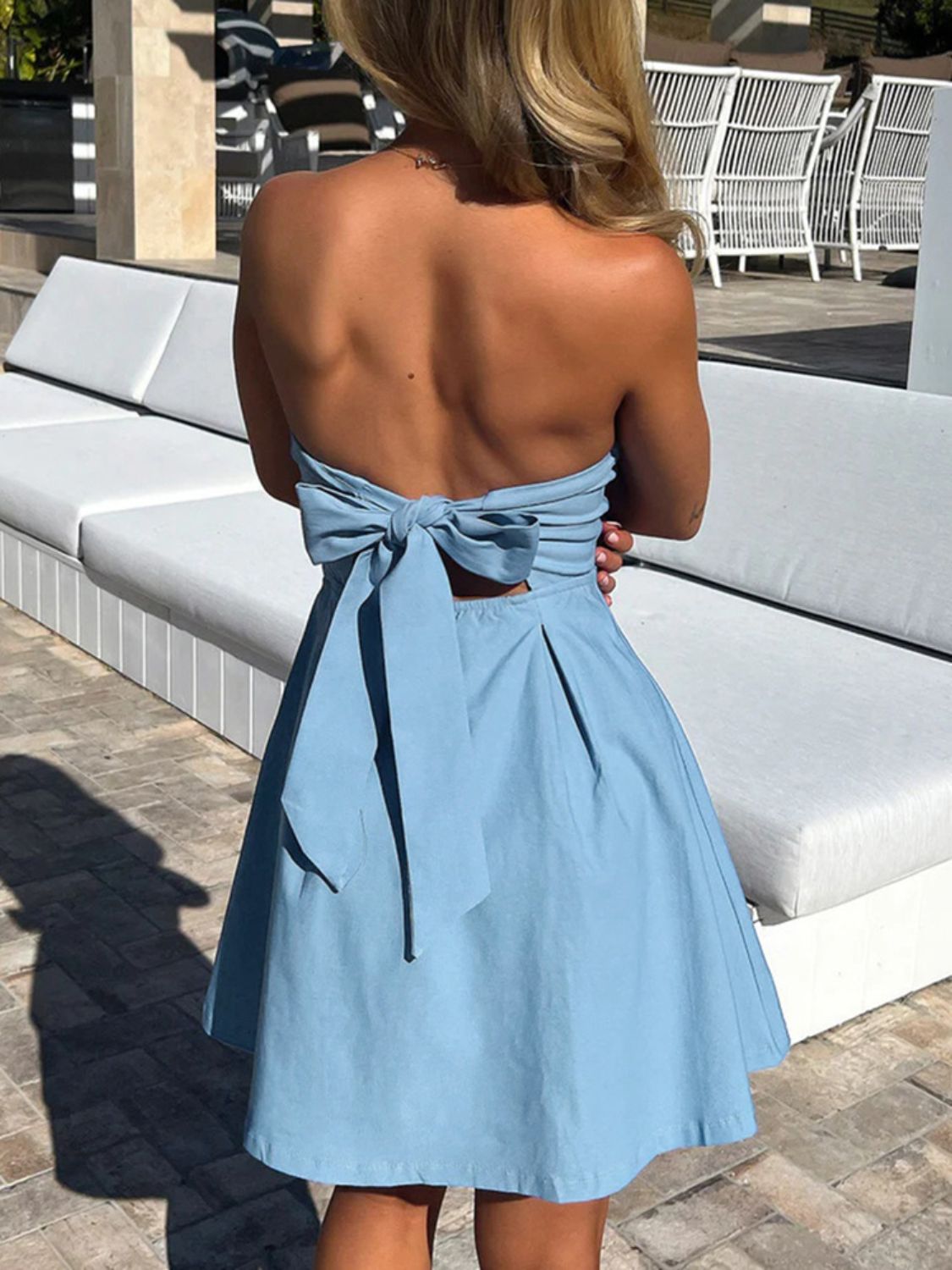 Devine Mini-Tube-Kleid mit Schleife hinten