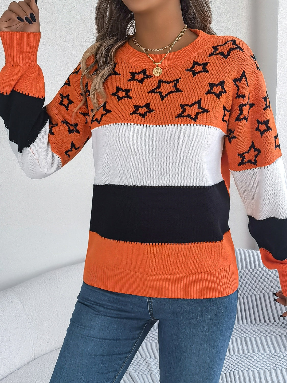 Star Contrast Round Neck Sweater - Siennasass