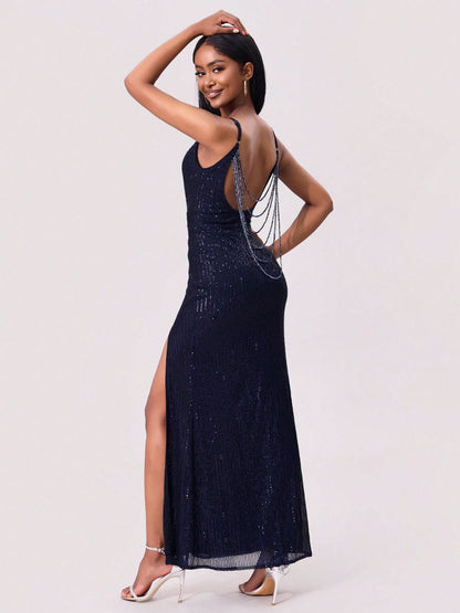 Rückenfreies Maxi-Cremekleid mit Schlitz und Pailletten