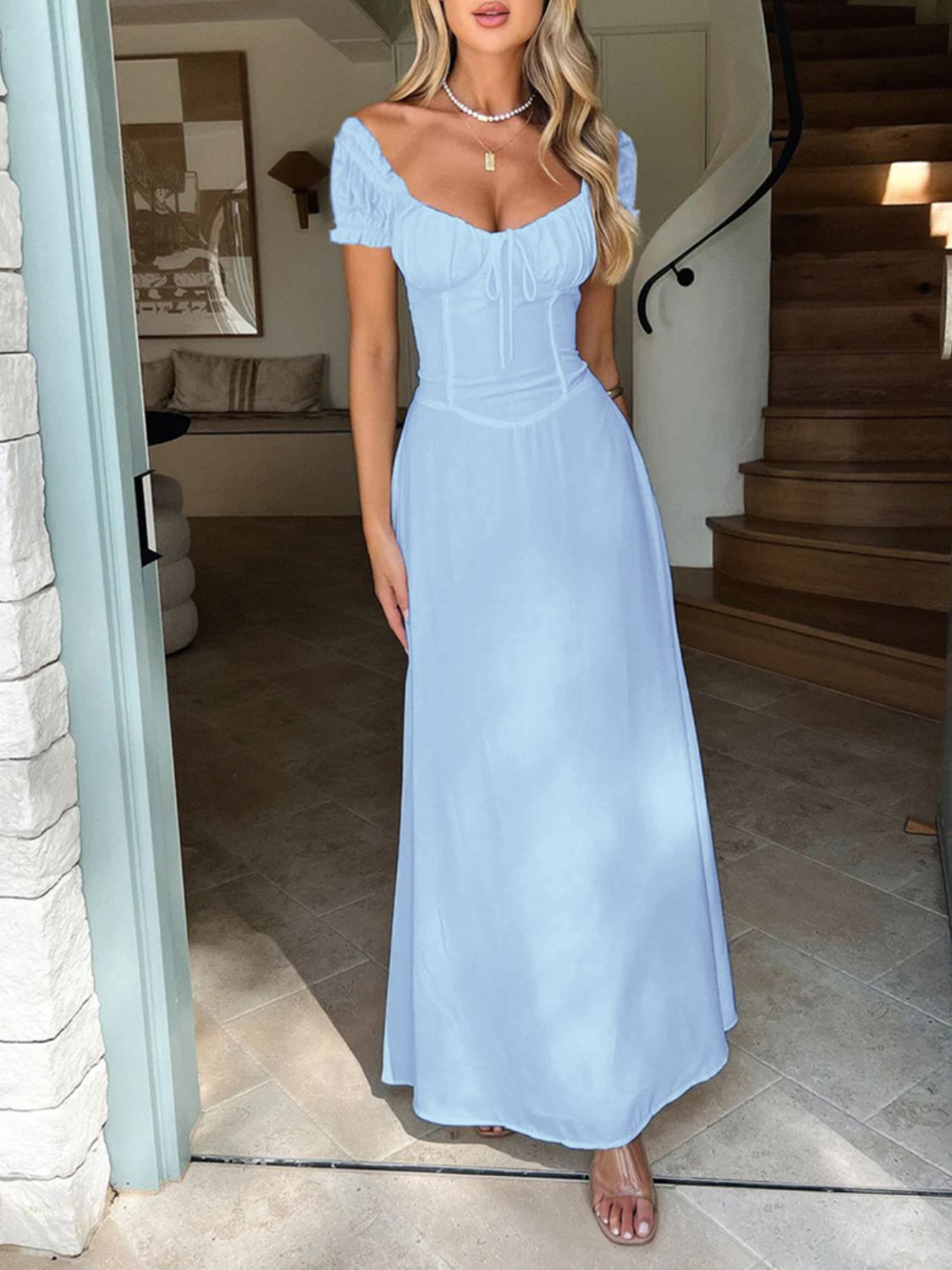Devine Maxikleid mit Herzausschnitt und kurzen Ärmeln