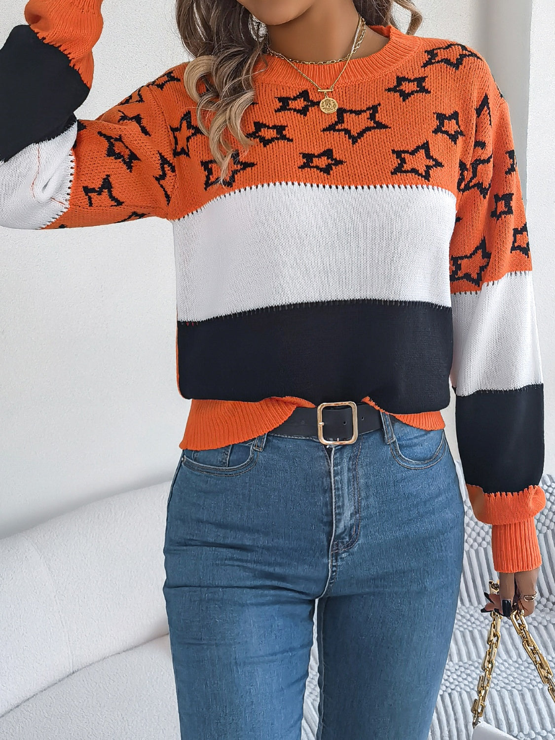 Star Contrast Round Neck Sweater - Siennasass