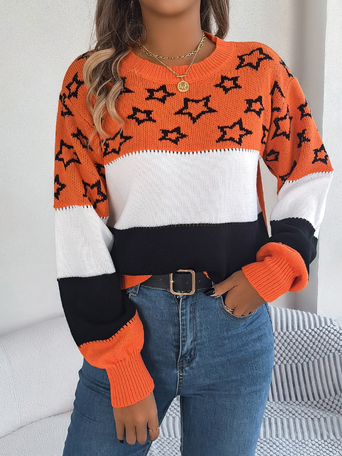 Star Contrast Round Neck Sweater - Siennasass