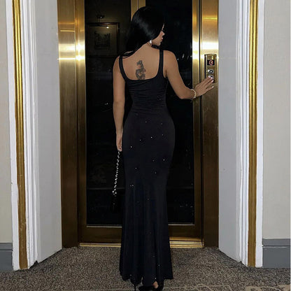 Tief ausgeschnittenes Kleid mit U-Ausschnitt, Pailletten, Hot Drilling, Hüfte und Spaghettiträgern