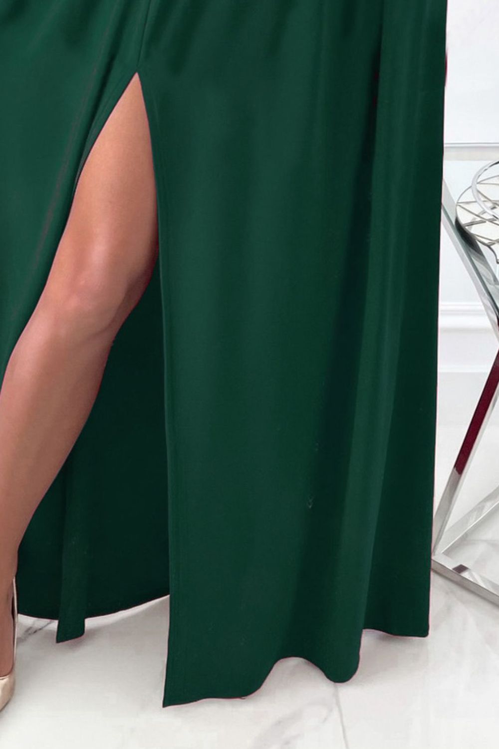 Langärmliges Maxikleid mit Schlitz und Überwurf