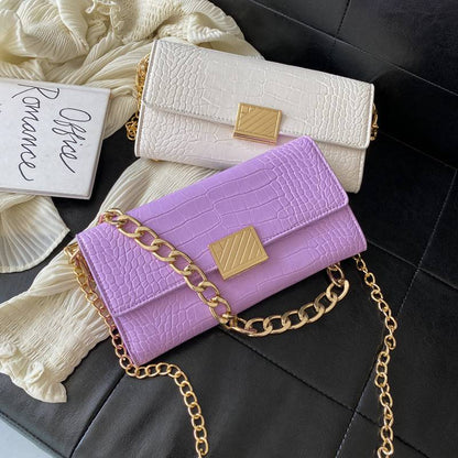 Modische Schultertasche mit Kette