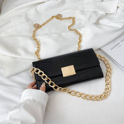 Modische Schultertasche mit Kette