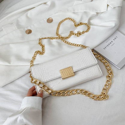 Modische Schultertasche mit Kette