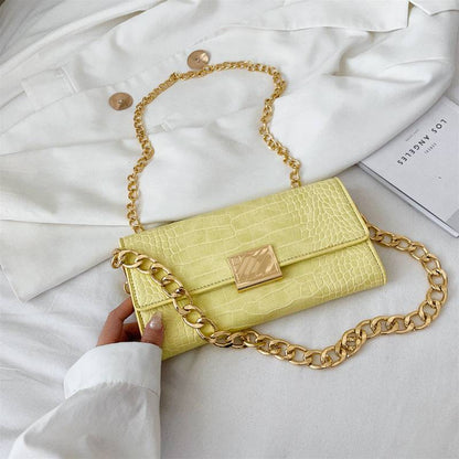 Modische Schultertasche mit Kette