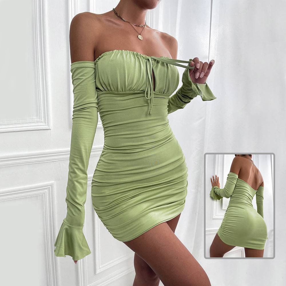 Modisches, schmales, schulterfreies Kleid mit langen Ärmeln