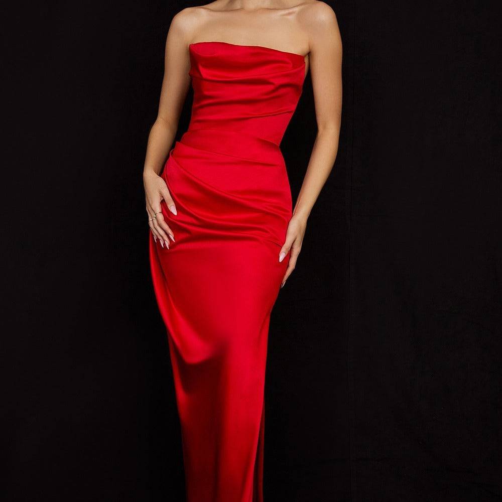 Knielanges Kleid mit Schlitz und Satin-Tube-Top