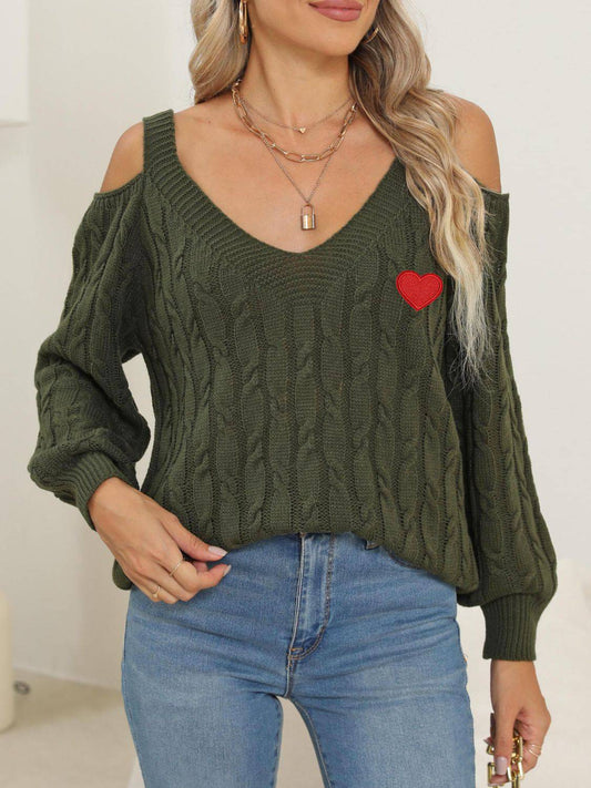 Pullover mit V-Ausschnitt und Zopfmuster und Herzmotiv