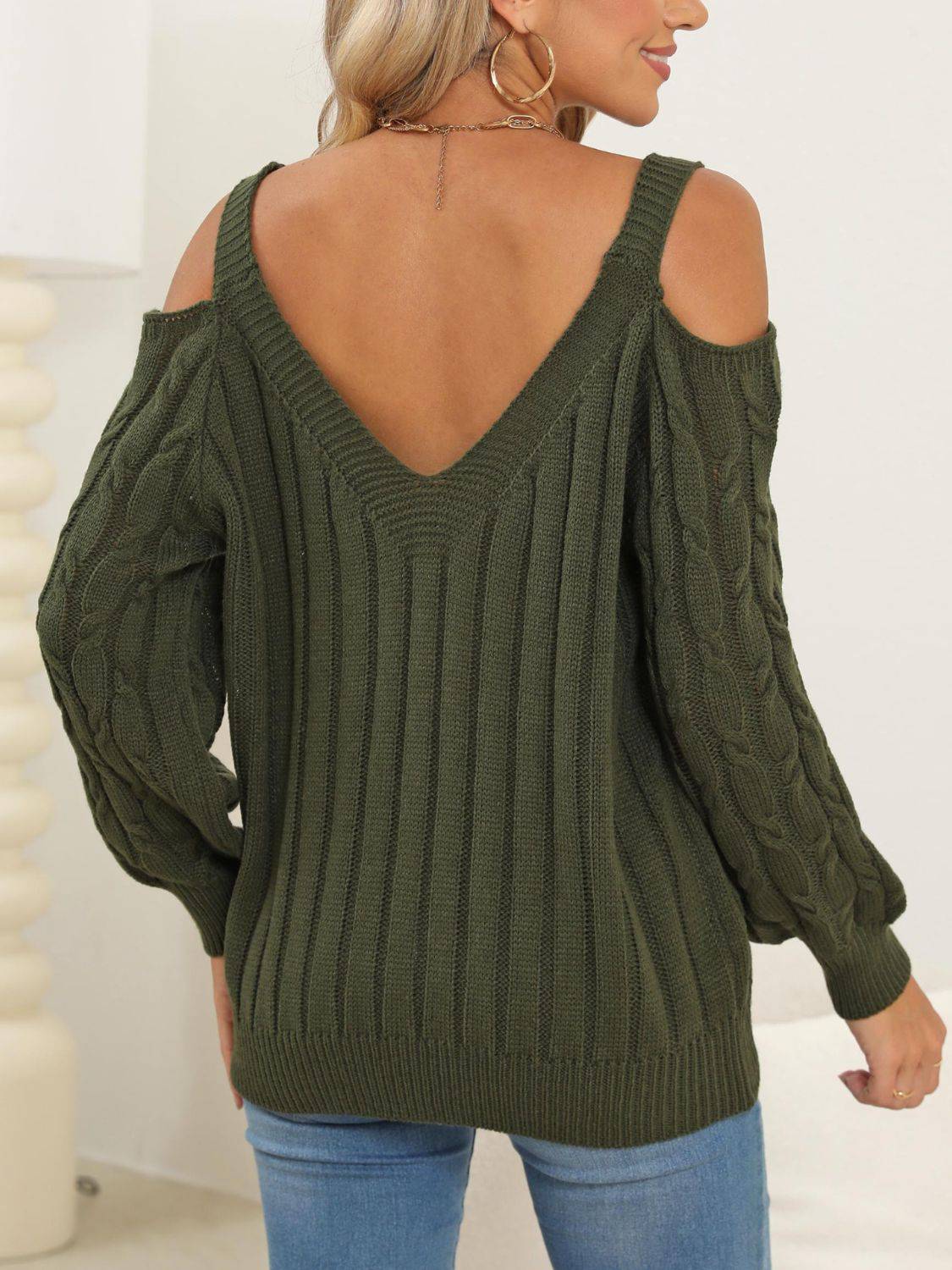 Pullover mit V-Ausschnitt und Zopfmuster und Herzmotiv