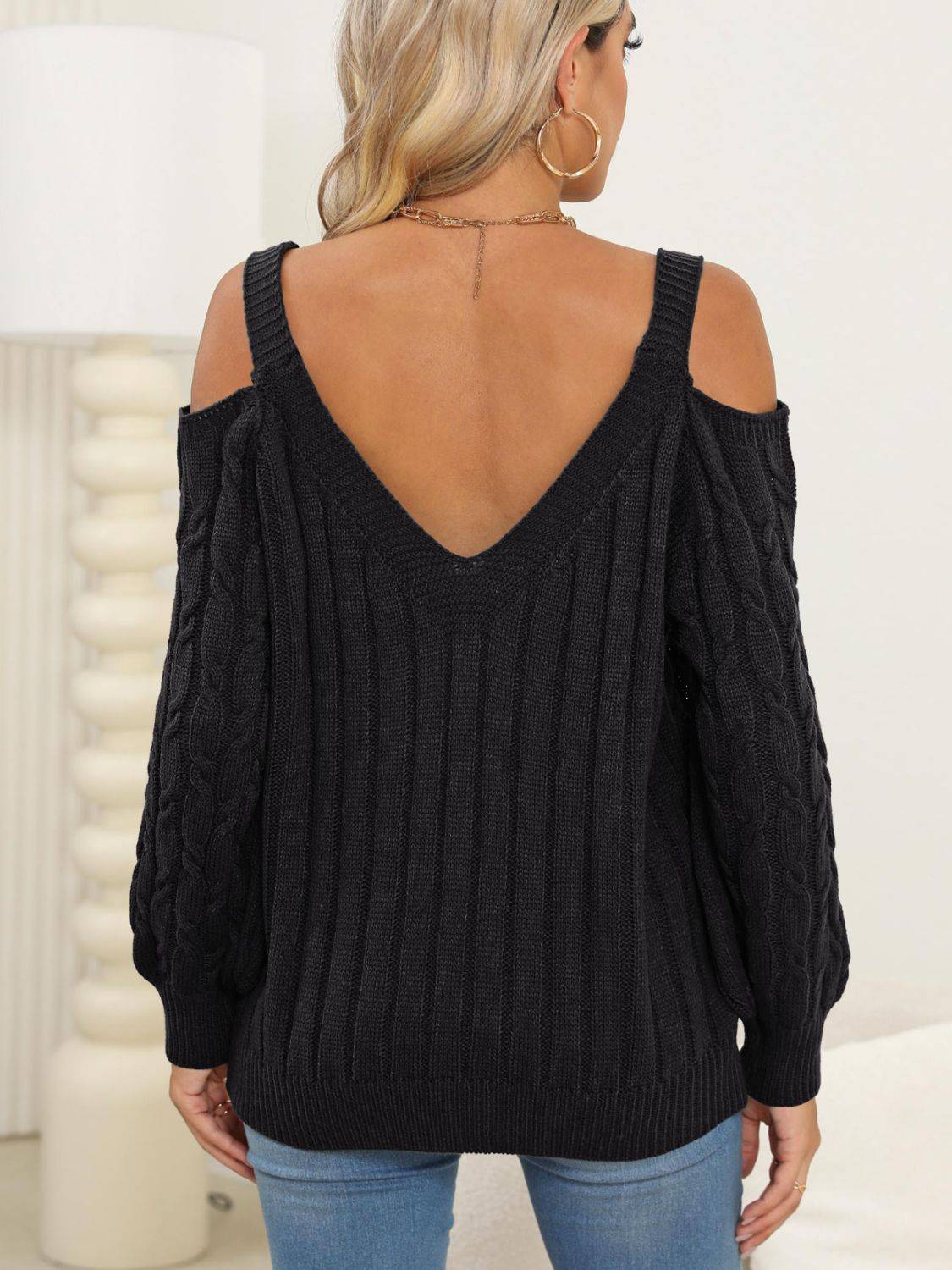 Pullover mit V-Ausschnitt und Zopfmuster und Herzmotiv