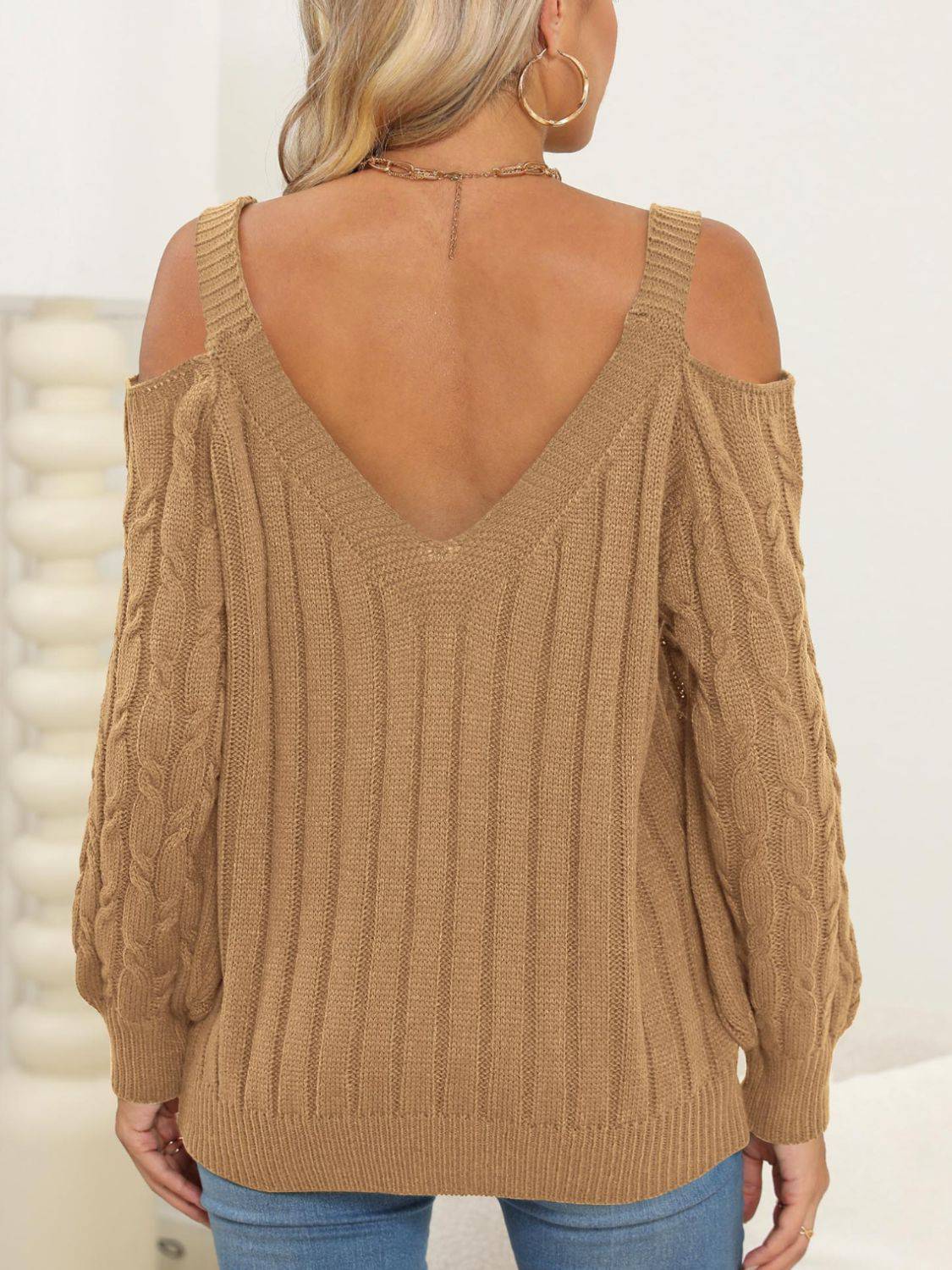 Pullover mit V-Ausschnitt und Zopfmuster und Herzmotiv