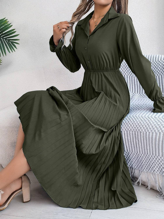 Plissiertes, halbgeknöpftes, langärmliges Midikleid