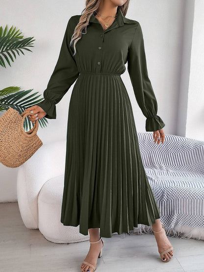 Plissiertes, halbgeknöpftes, langärmliges Midikleid