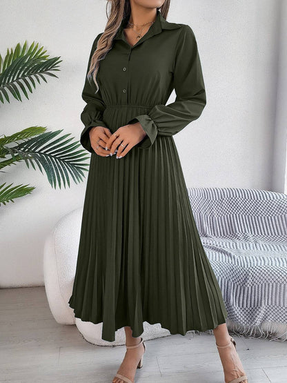 Plissiertes, halbgeknöpftes, langärmliges Midikleid