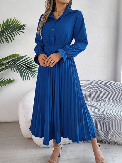 Plissiertes, halbgeknöpftes, langärmliges Midikleid