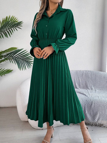 Plissiertes, halbgeknöpftes, langärmliges Midikleid