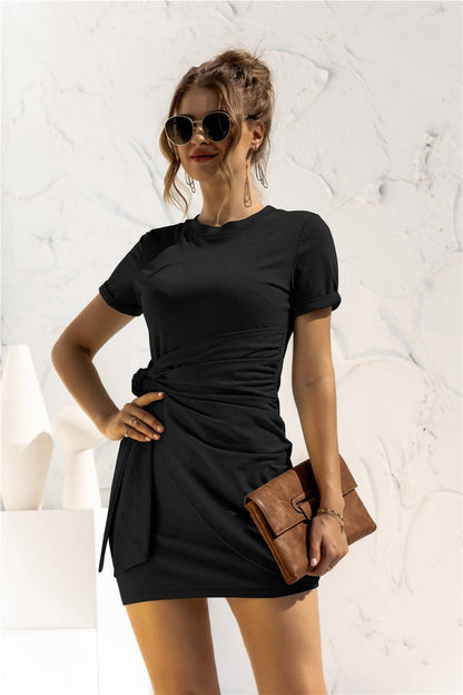 Kleid mit Rundhalsausschnitt, Ärmelbündchen und seitlicher Schnürung