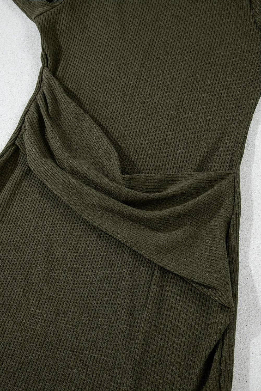 Minikleid mit Schlitz und Rundhalsausschnitt und langen Ärmeln