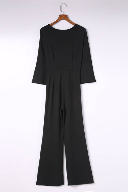 Jumpsuit mit verdrehtem Ausschnitt und Dreiviertelärmeln