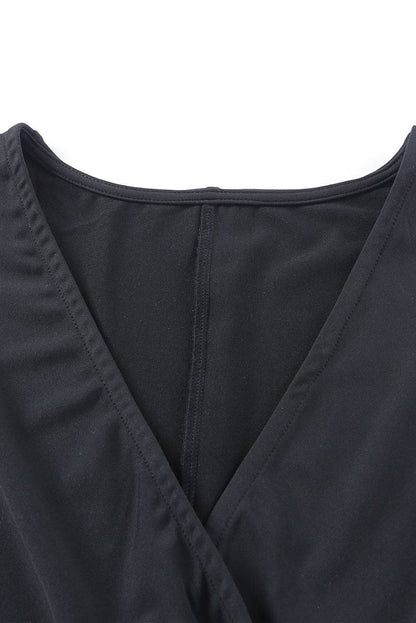 Jumpsuit mit verdrehtem Ausschnitt und Dreiviertelärmeln