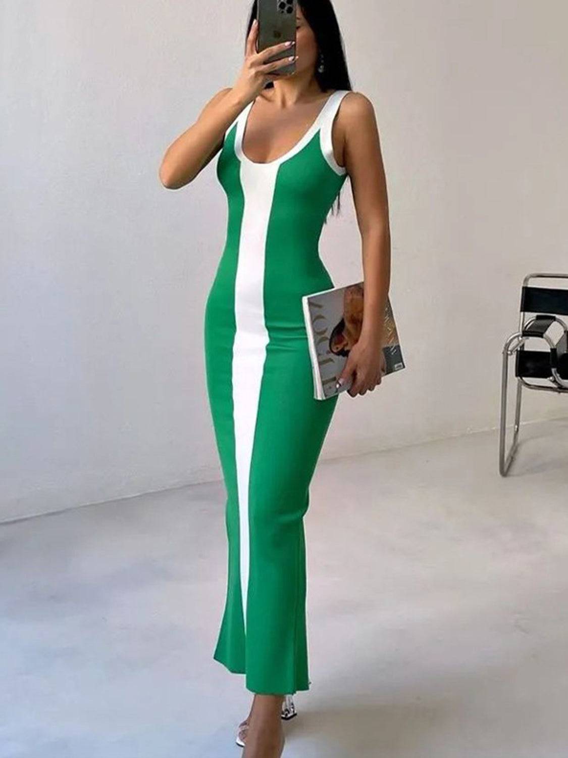 Midikleid mit Schlitz und breiten Trägern in Kontrastfarbe
