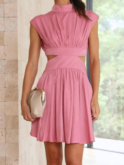Minikleid mit Stehkragen und Rüschen und Cut-outs