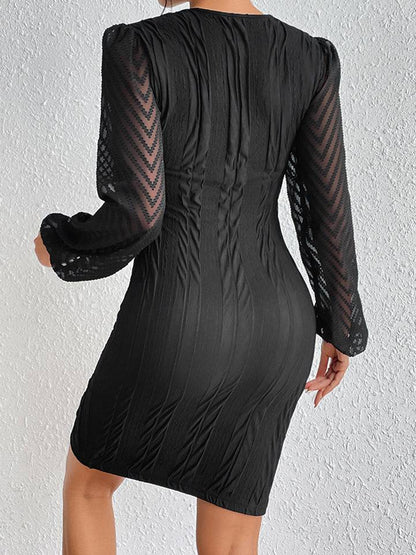Honigfarbenes Minikleid mit Rundhalsausschnitt, Puffärmeln und Tulpensaum