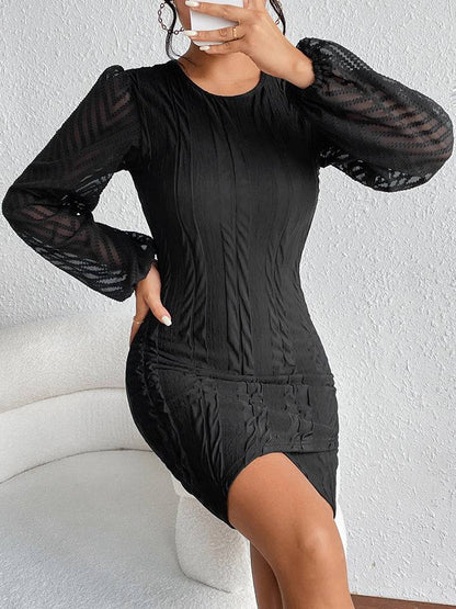 Honigfarbenes Minikleid mit Rundhalsausschnitt, Puffärmeln und Tulpensaum