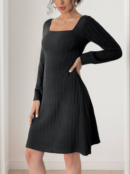 Perfee Butterfly – Langärmliges Kleid mit quadratischem Ausschnitt
