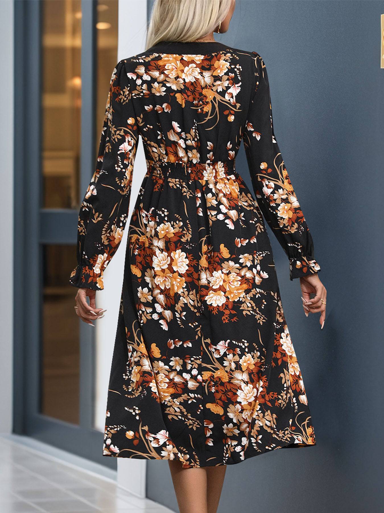 Bedrucktes, langärmliges Midikleid mit Kerbe