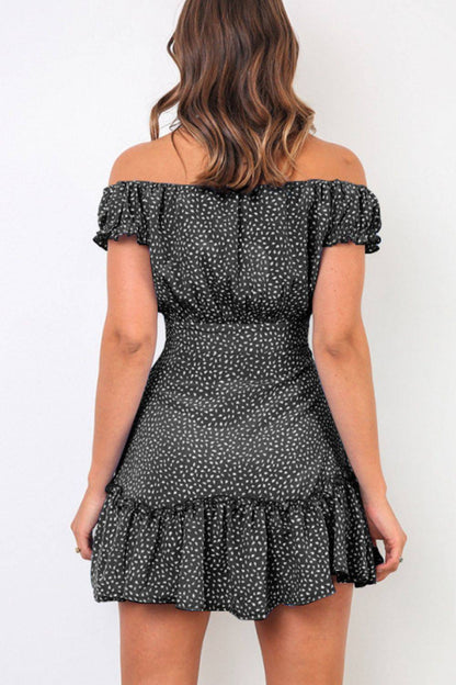 Bedrucktes, schulterfreies Kleid mit Rüschensaum