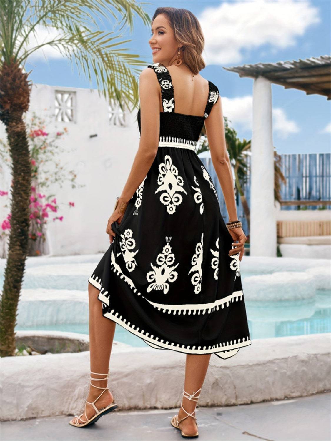 Bedrucktes Midikleid mit eckigem Ausschnitt und breiten Trägern