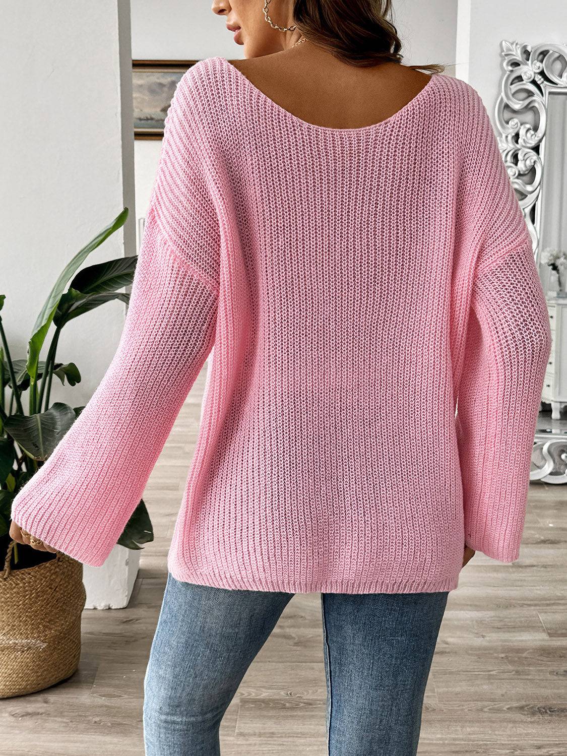Langärmliger Pullover mit U-Boot-Ausschnitt und Schleife