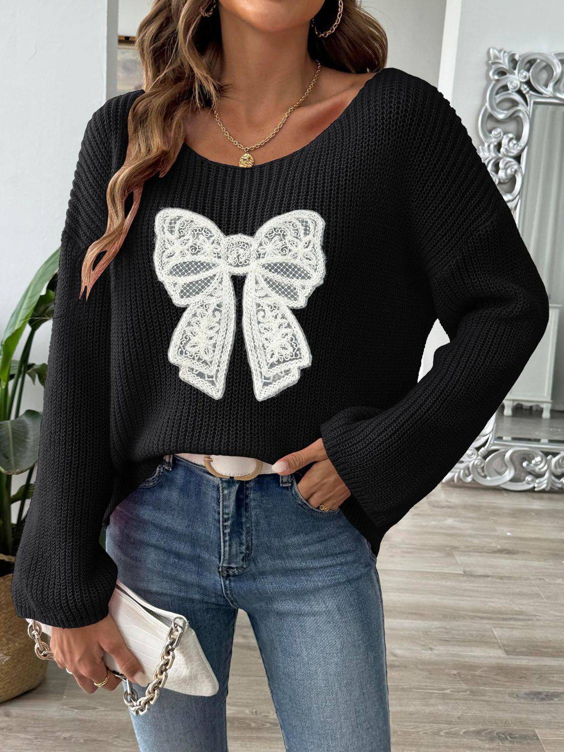 Langärmliger Pullover mit U-Boot-Ausschnitt und Schleife