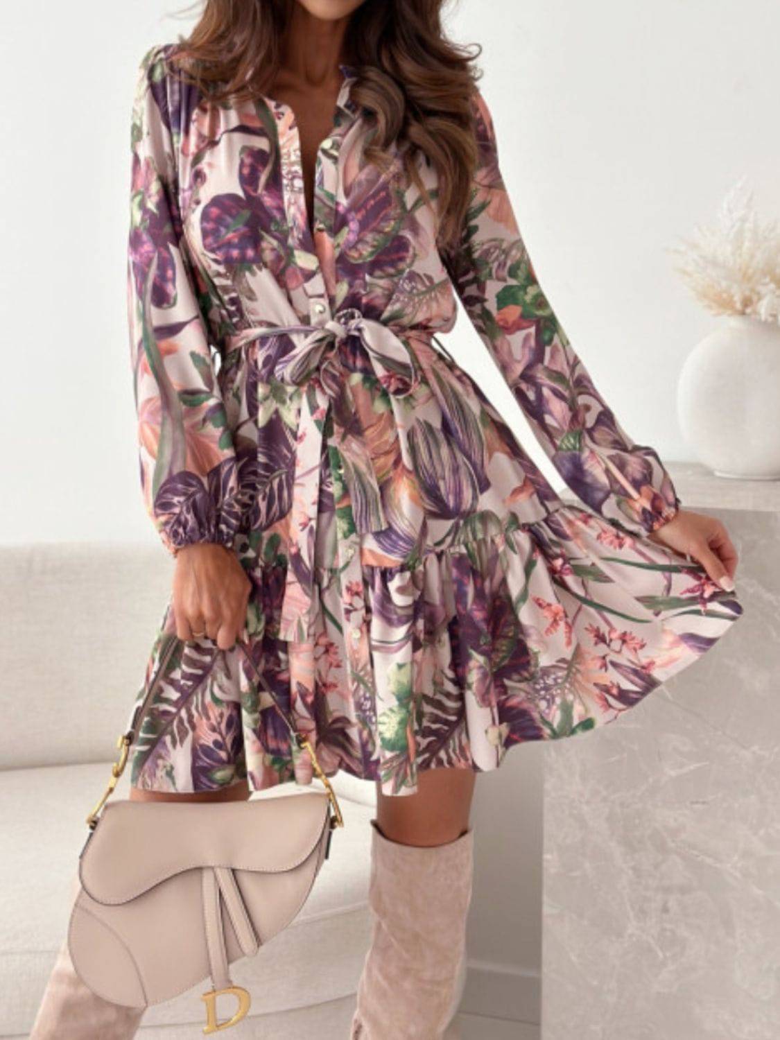 Langärmliges Kleid mit Rüschensaum und Blumenmuster