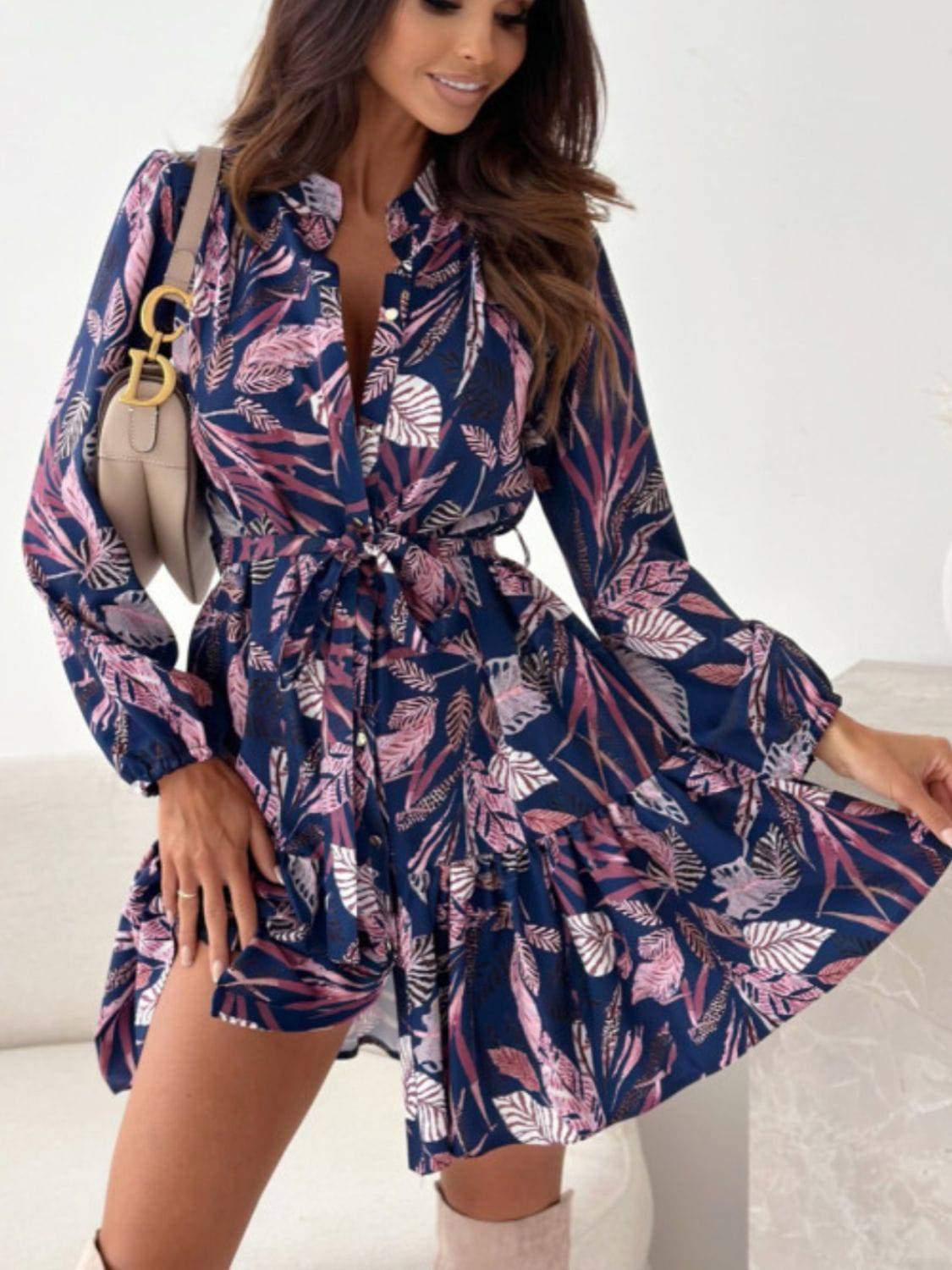 Langärmliges Kleid mit Rüschensaum und Blumenmuster