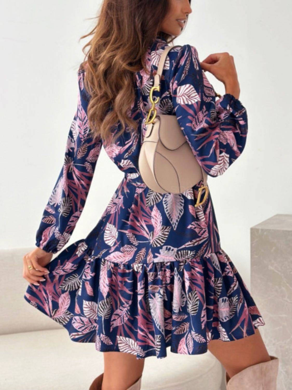 Langärmliges Kleid mit Rüschensaum und Blumenmuster