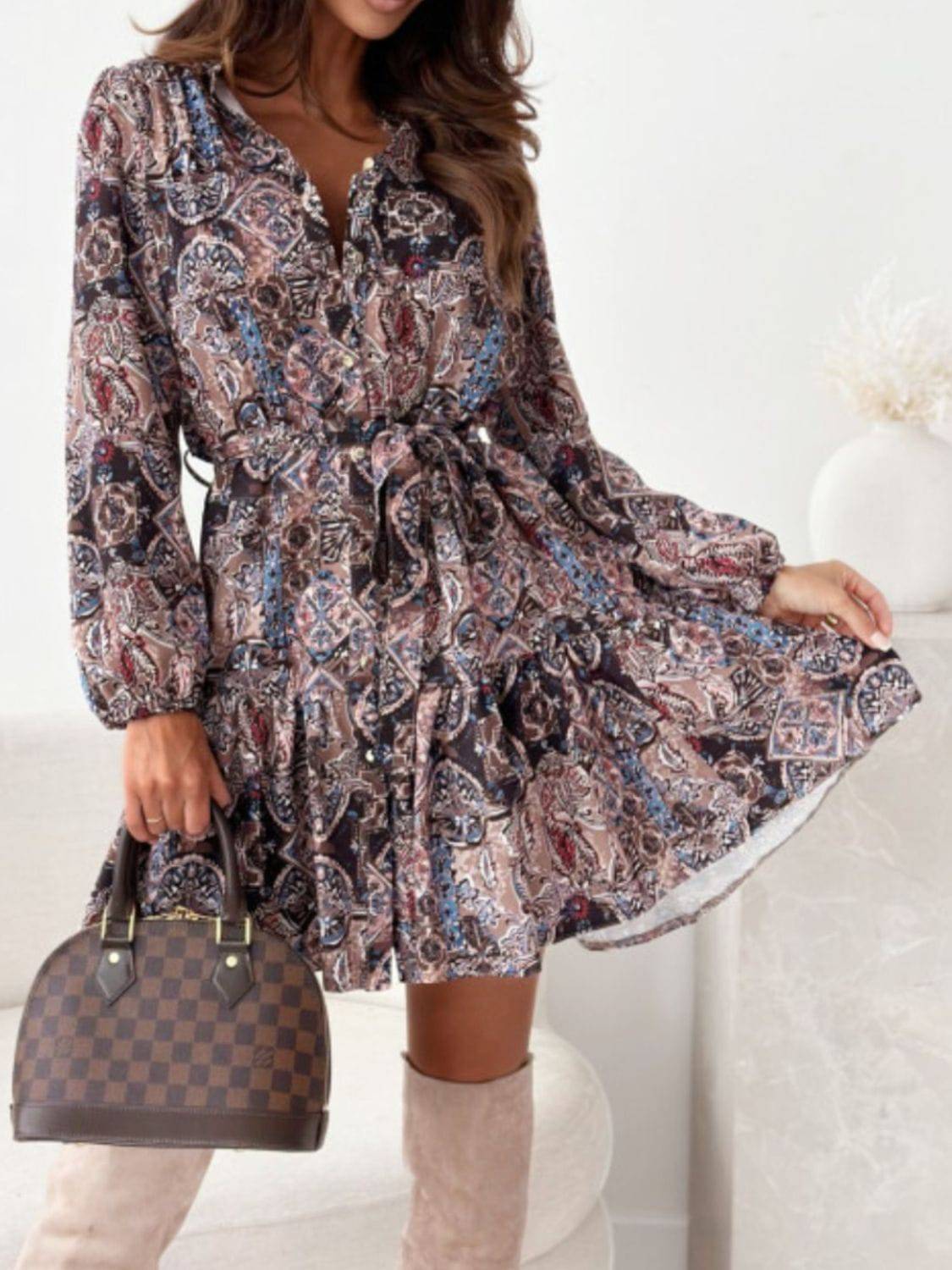Langärmliges Kleid mit Rüschensaum und Blumenmuster