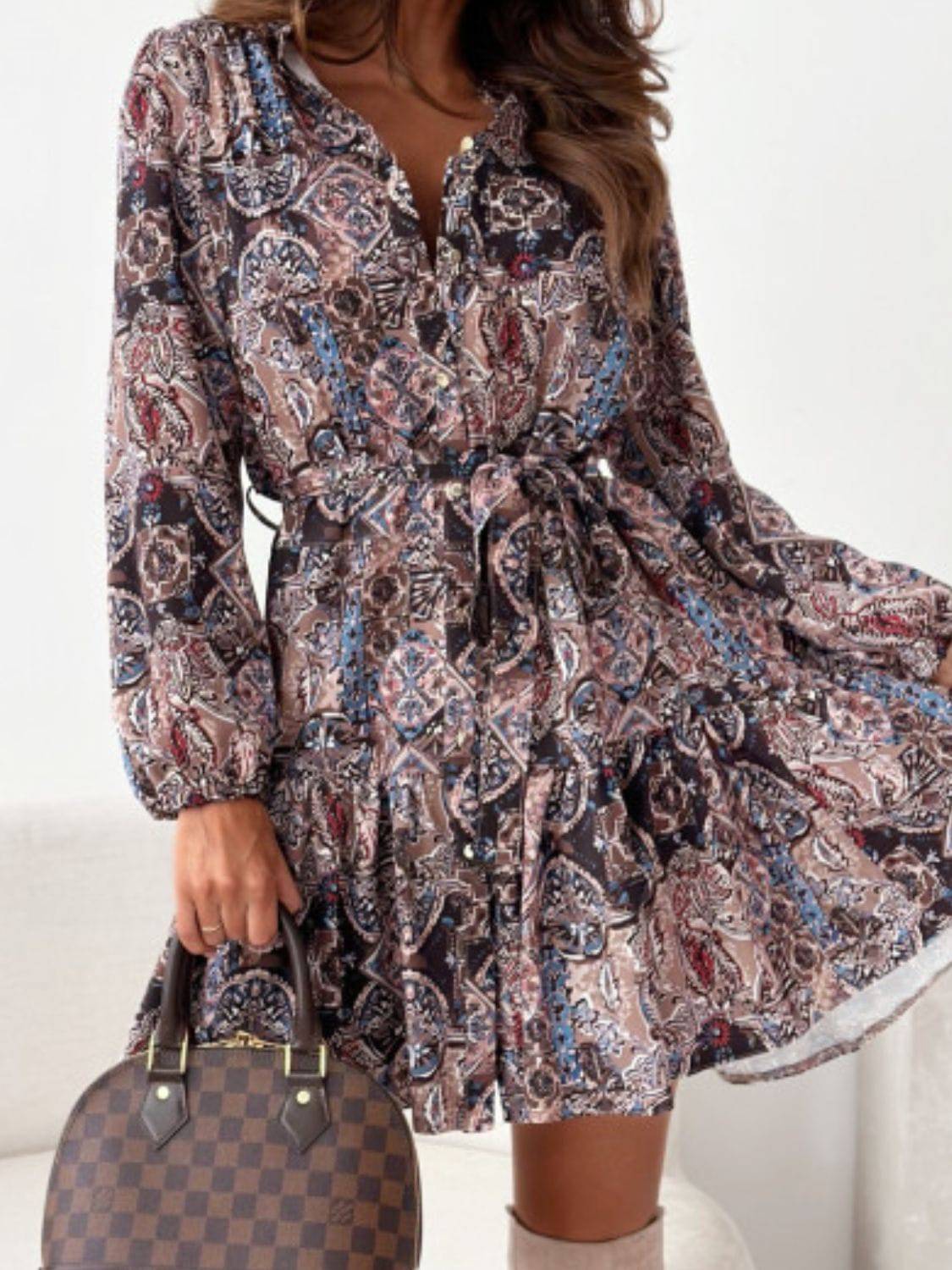 Langärmliges Kleid mit Rüschensaum und Blumenmuster