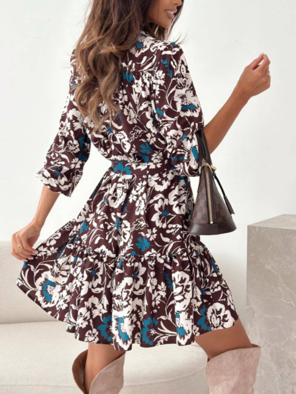 Langärmliges Kleid mit Rüschensaum und Blumenmuster