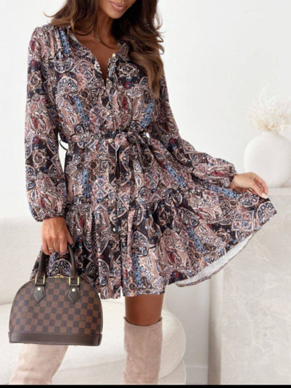 Langärmliges Kleid mit Rüschensaum und Blumenmuster