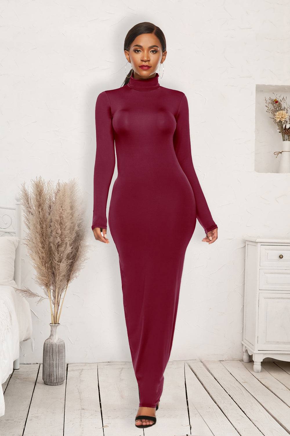 Schmales Maxikleid mit Stehkragen und langen Ärmeln
