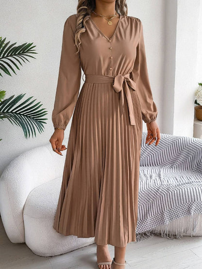 Plissiertes, gebundenes Langarmkleid mit V-Ausschnitt